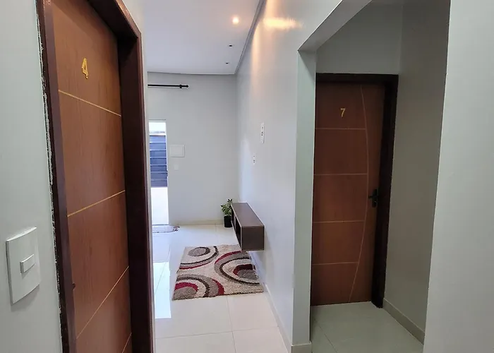 Quarto 6 econômico próximo do aeroporto ar condicionado cama de casal